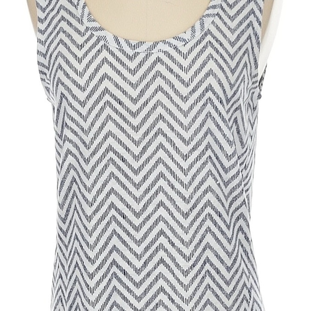 Chevron Patterned Gray Tank Top